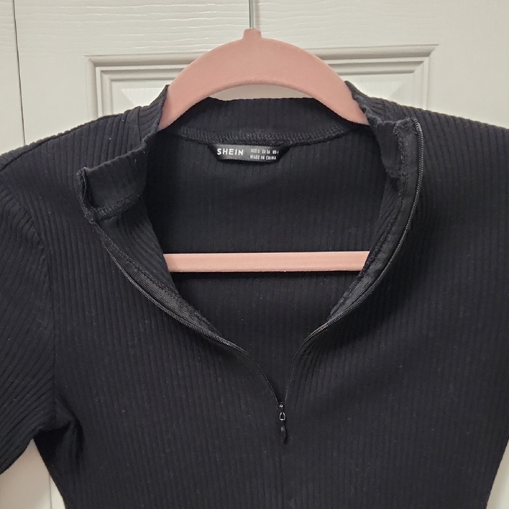Black Ribbed Crop Top - Picture 2 of 2